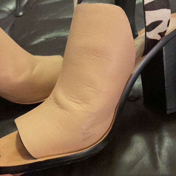 Tan Sandal Shoe with Animal print size 9 - Picture 5 of 6